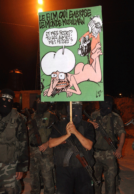 Aktuelles Bild einer Pro-Charlie-Hebro-Demonstrationen in Gaza. Die "Al Qassam Karneval-Verein 1948 e.V., dem ersten offiziellen palästinensischen Charlie Hebro-Fanclub,  setzen ein deutliches Zeichen für Toleranz und Meinungsfreiheit.